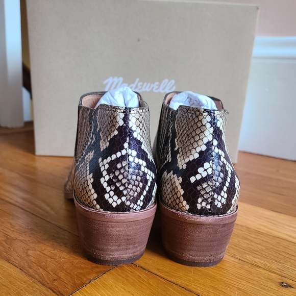 Madewell Sonia Low Leather Chelsea Boot - Picture 10 of 13